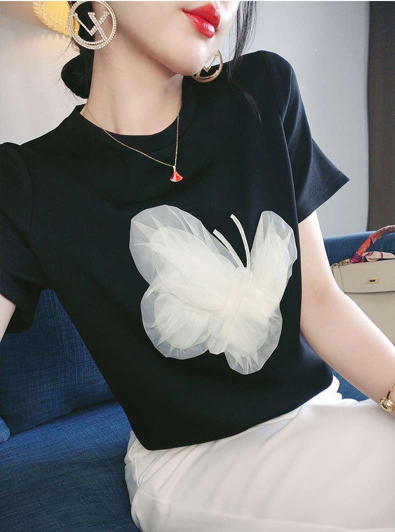 黒コーデ 立体バタフライチュールTシャツ
