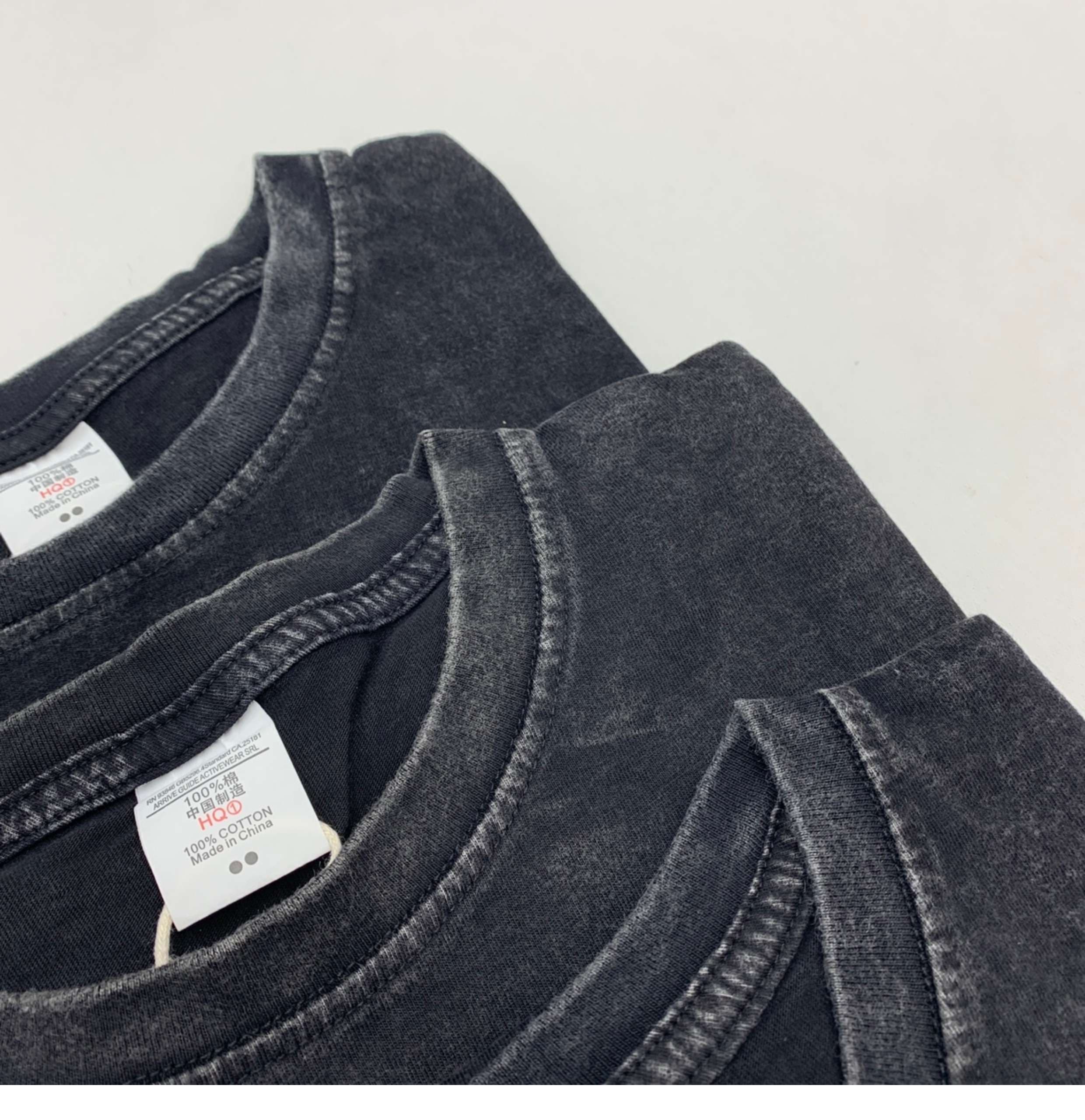 黒コーデ ヴィンテージウォッシュ加工ブラックTシャツ