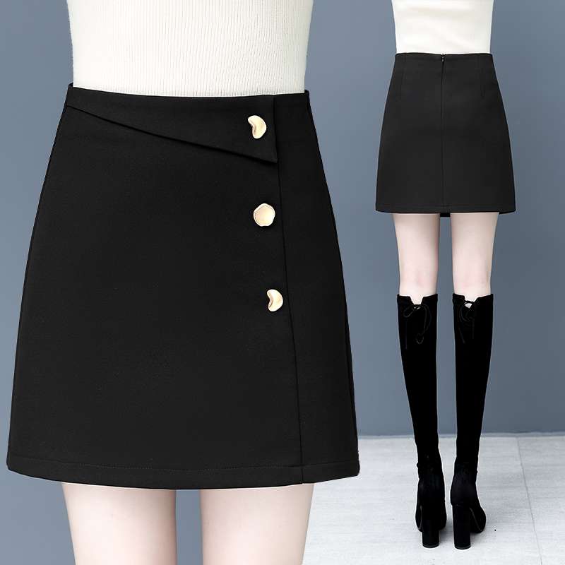 黒コーデ ミニスカート