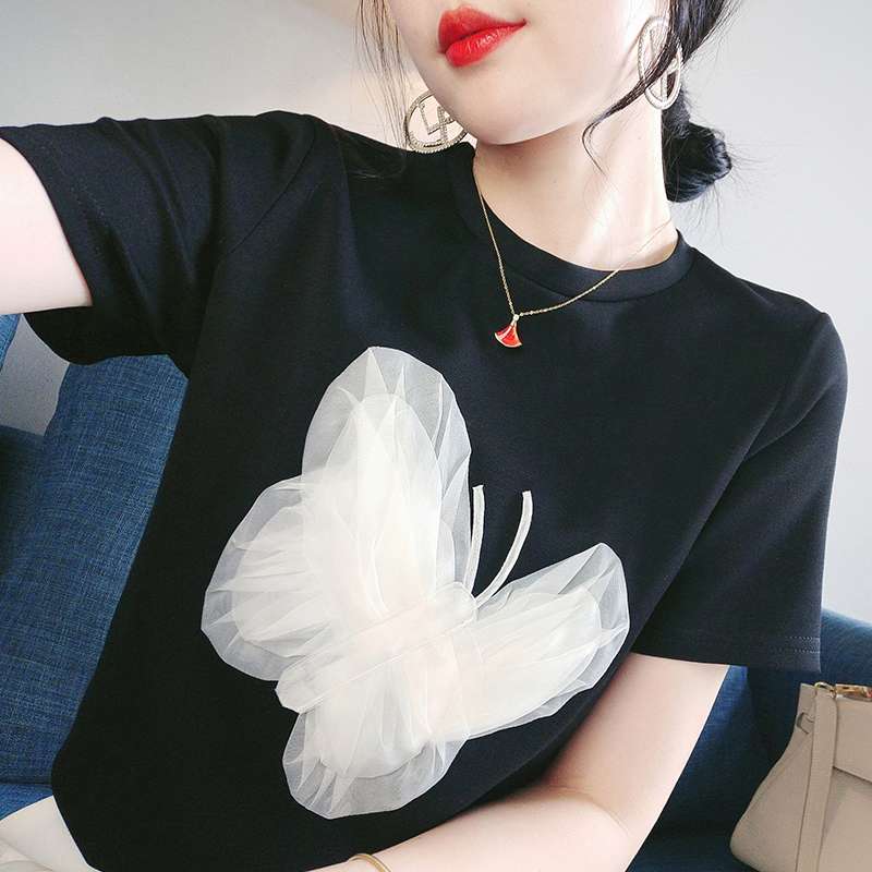 黒コーデ 立体バタフライチュールTシャツ