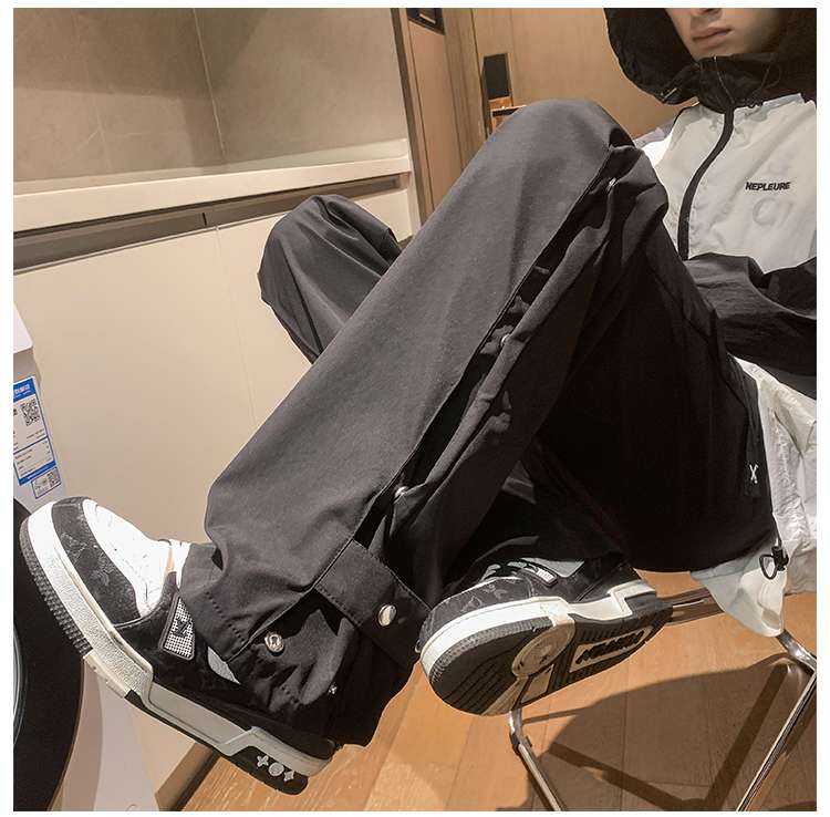 黒コーデ サイドスナップストレートパンツ