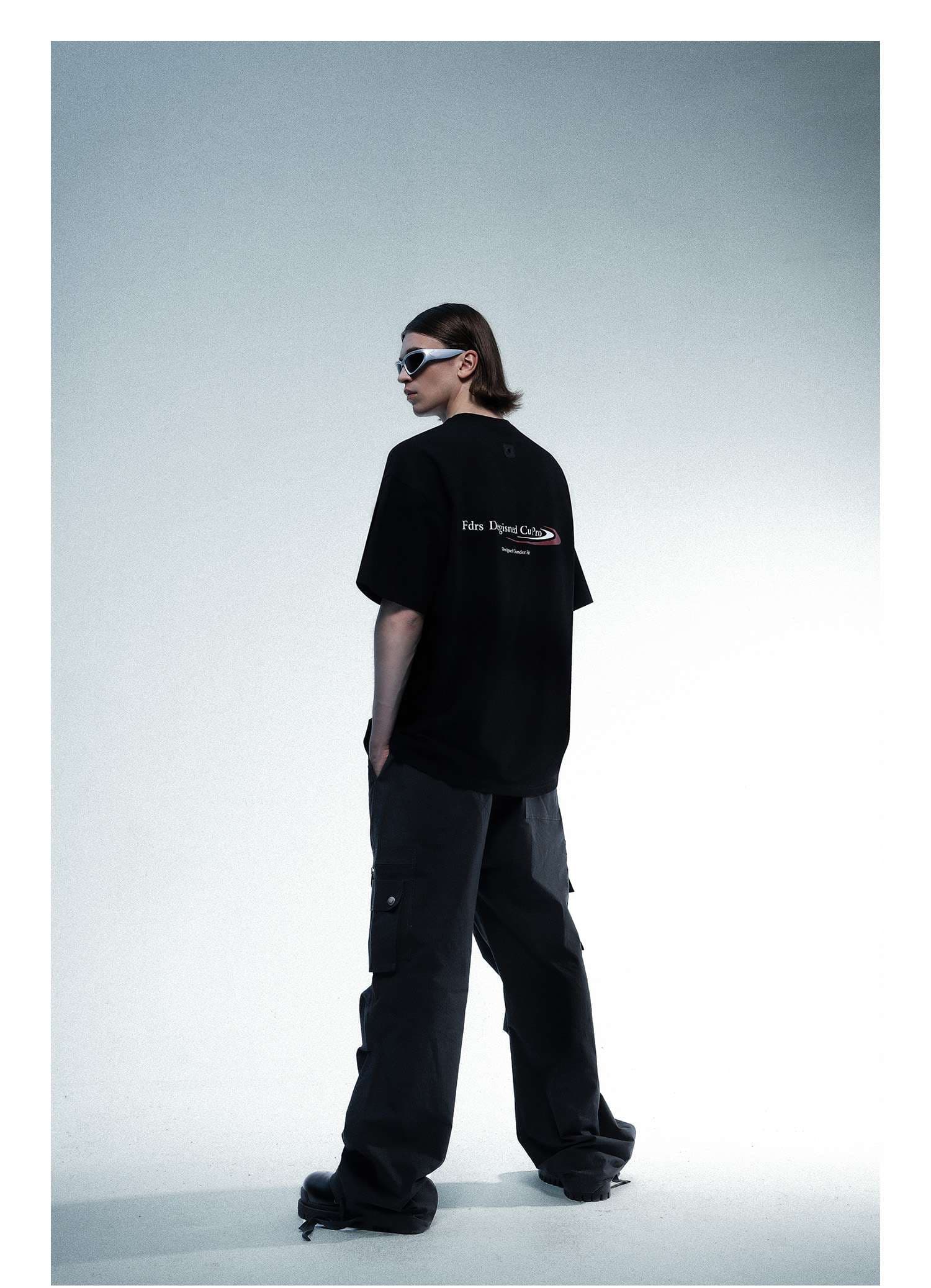 黒コーデ ジップアクセントオーバーサイズTシャツ
