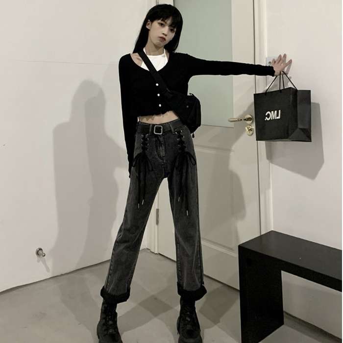 黒コーデ レースアップデザインハイウエストデニムパンツ