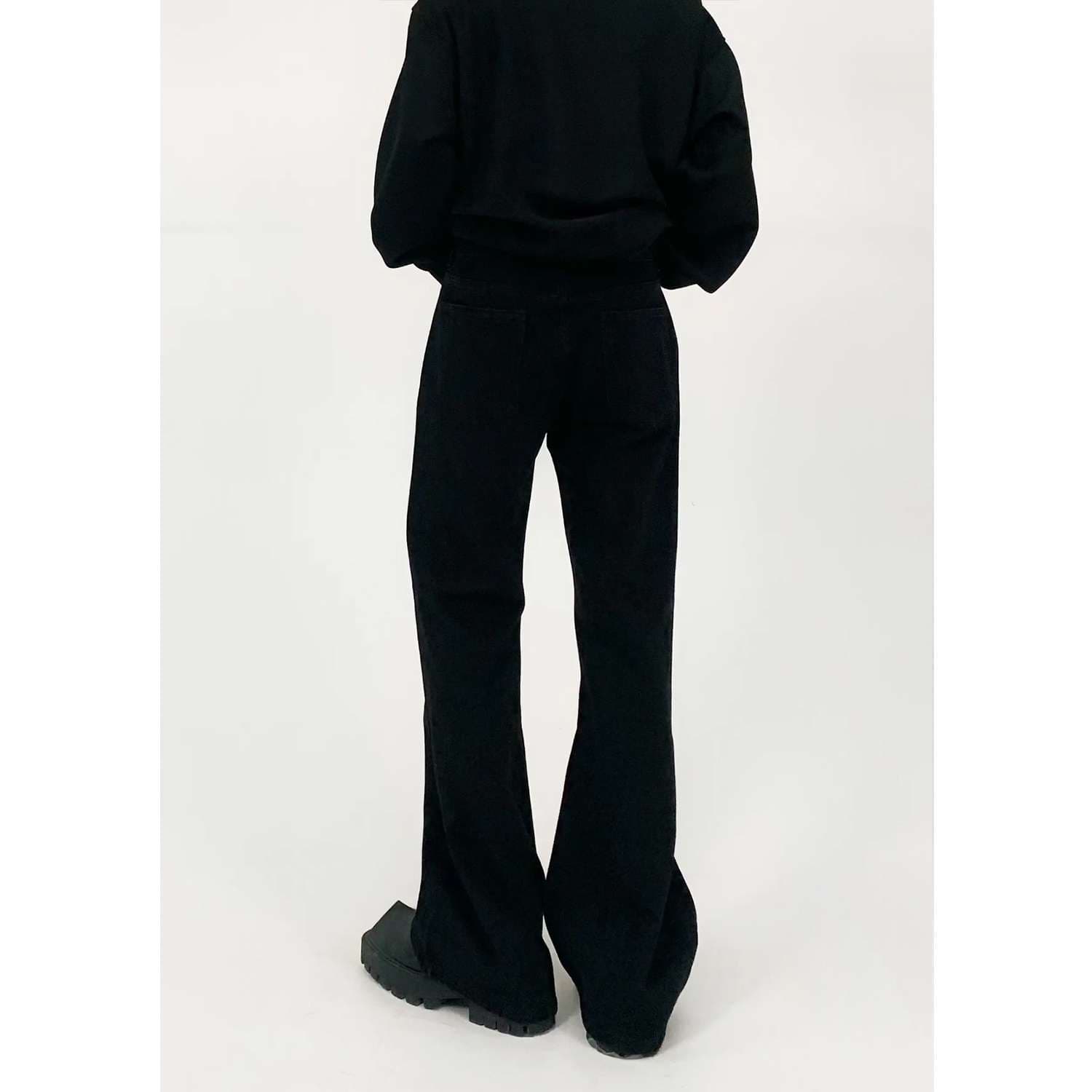 黒コーデ ワイドフレアデニムパンツ