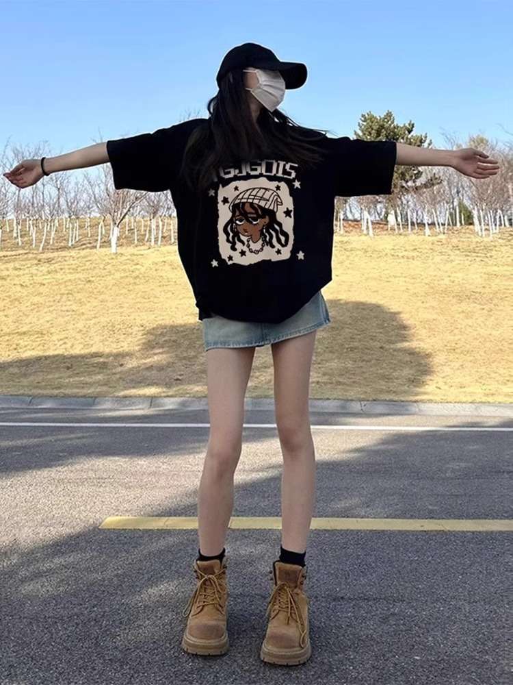 黒コーデ パンツ