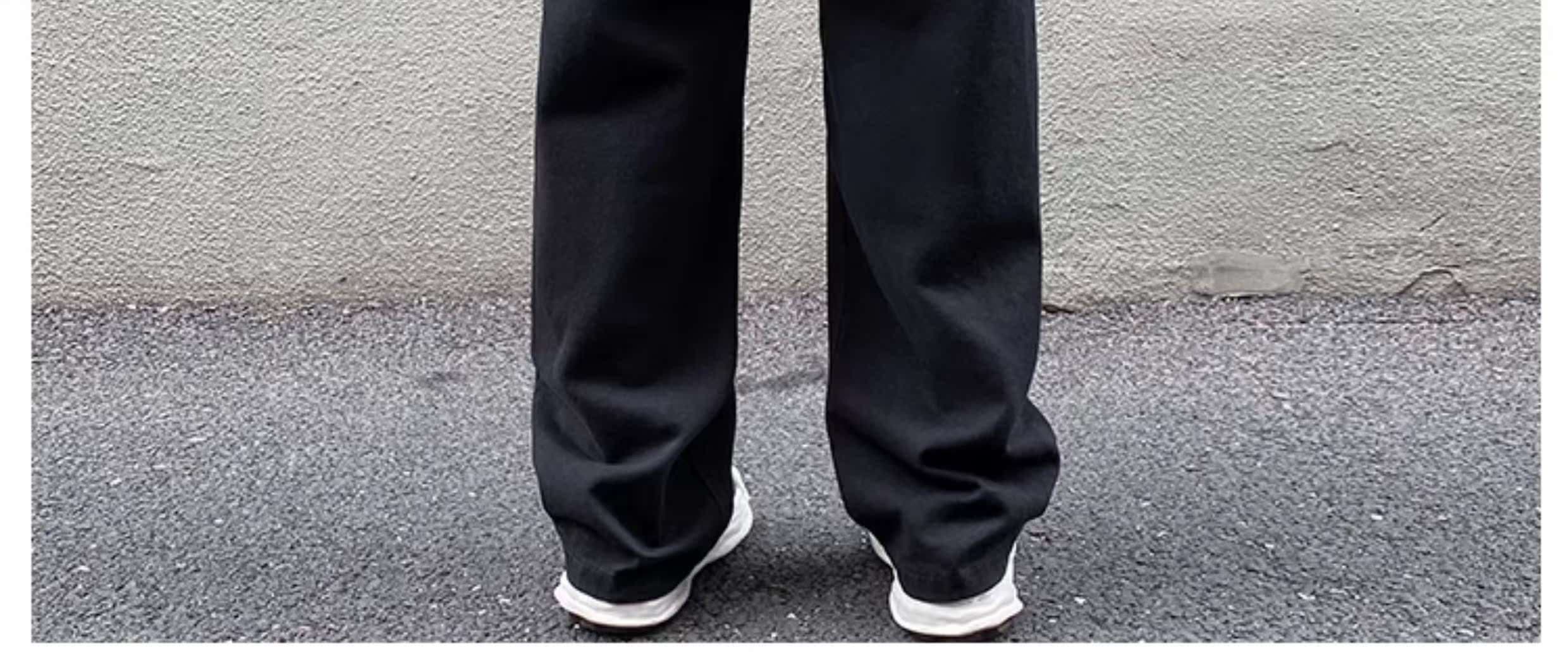 黒コーデ スクリプトロゴ ワイドデニムパンツ