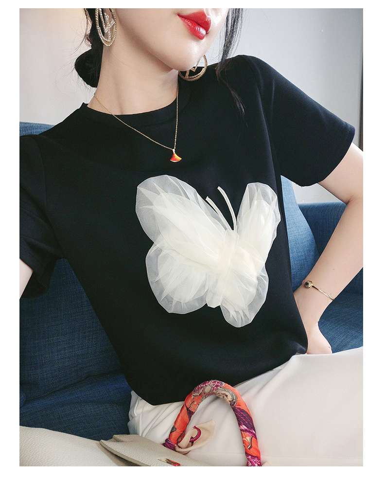 黒コーデ 立体バタフライチュールTシャツ