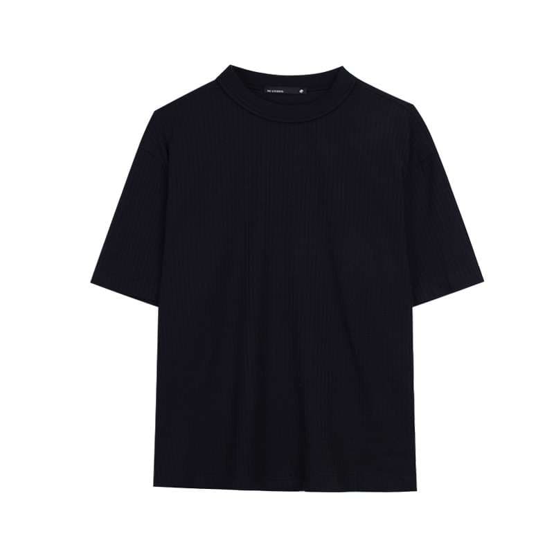 黒コーデ モノトーンスタイリッシュTシャツ