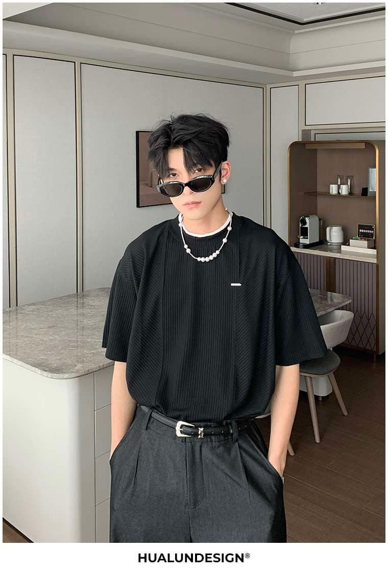 黒コーデ モードスタイル オーバーサイズTシャツ