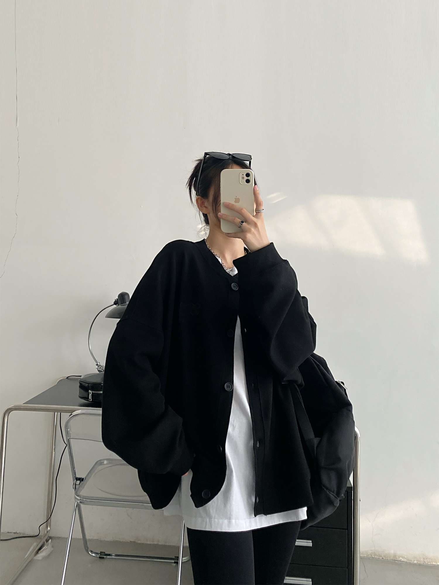 黒コーデ オーバーサイズドボタンアップブラックジャケット