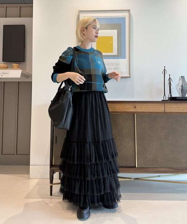 黒コーデ ふんわりチュールティアードロングスカート