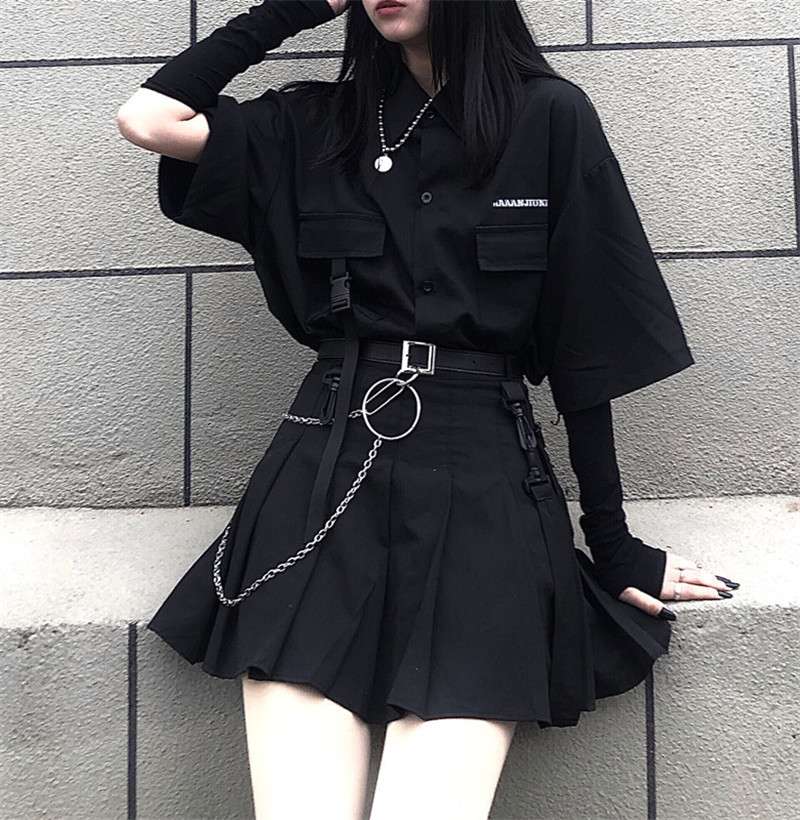 黒コーデ テックゴシック プリーツミニワンピース