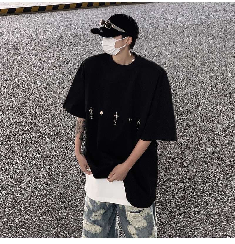 黒コーデ アバンギャルドクロスデザインTシャツ
