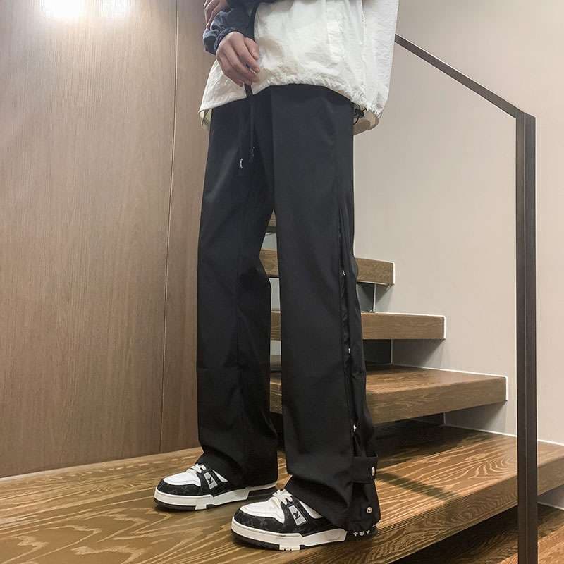 黒コーデ サイドスナップストレートパンツ