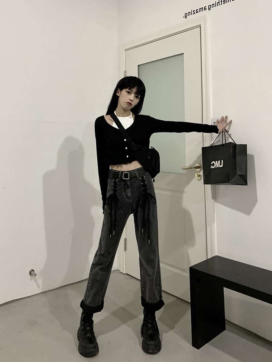 黒コーデ レースアップデザインハイウエストデニムパンツ
