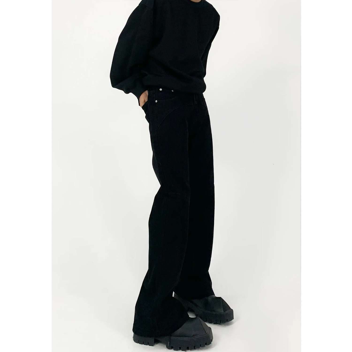 黒コーデ ワイドフレアデニムパンツ