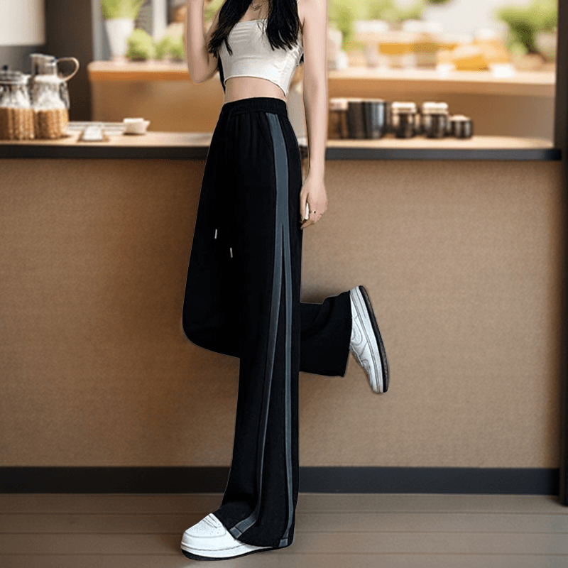黒コーデ サイドラインワイドパンツ