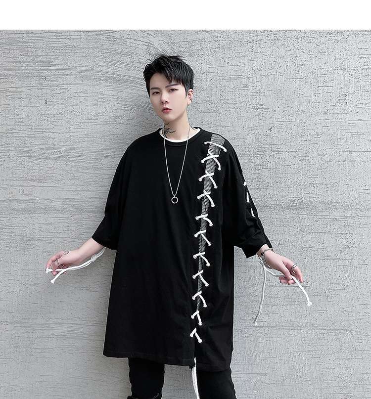 黒コーデ レースアップデザイン オーバーサイズ ブラックTシャツ