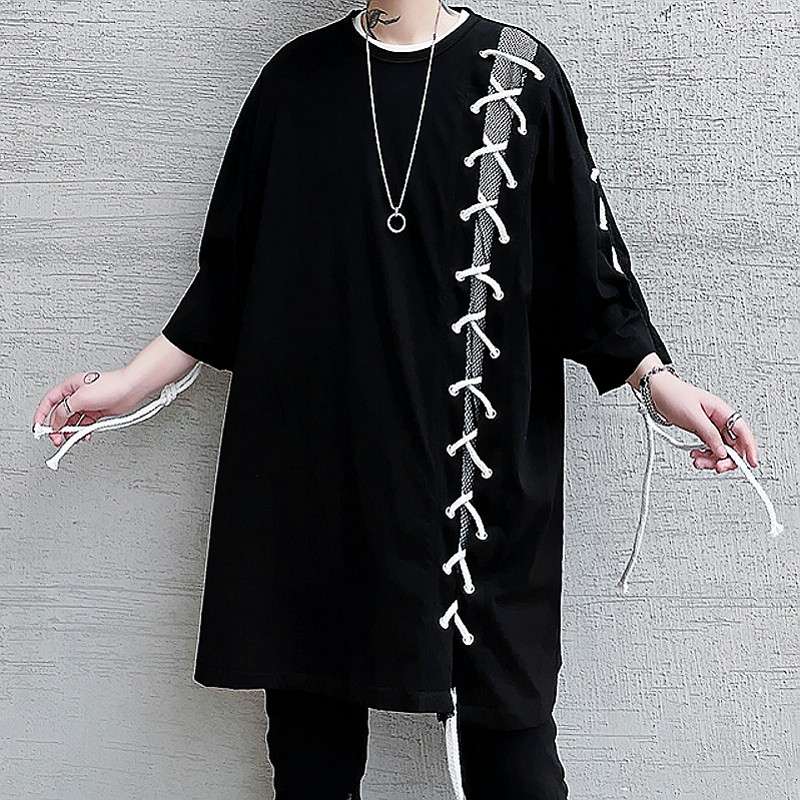 黒コーデ レースアップデザイン オーバーサイズ ブラックTシャツ