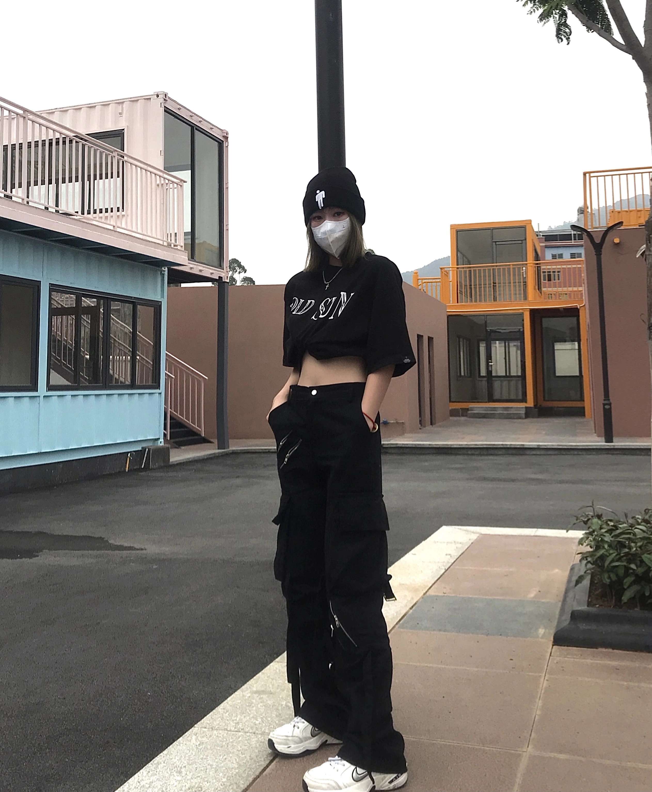 黒コーデ ストリートゴシックカーゴパンツ