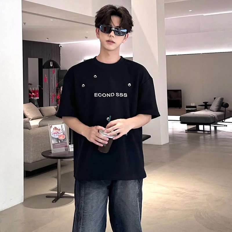 黒コーデ エコニスス デザイナーズ ブラックTシャツ