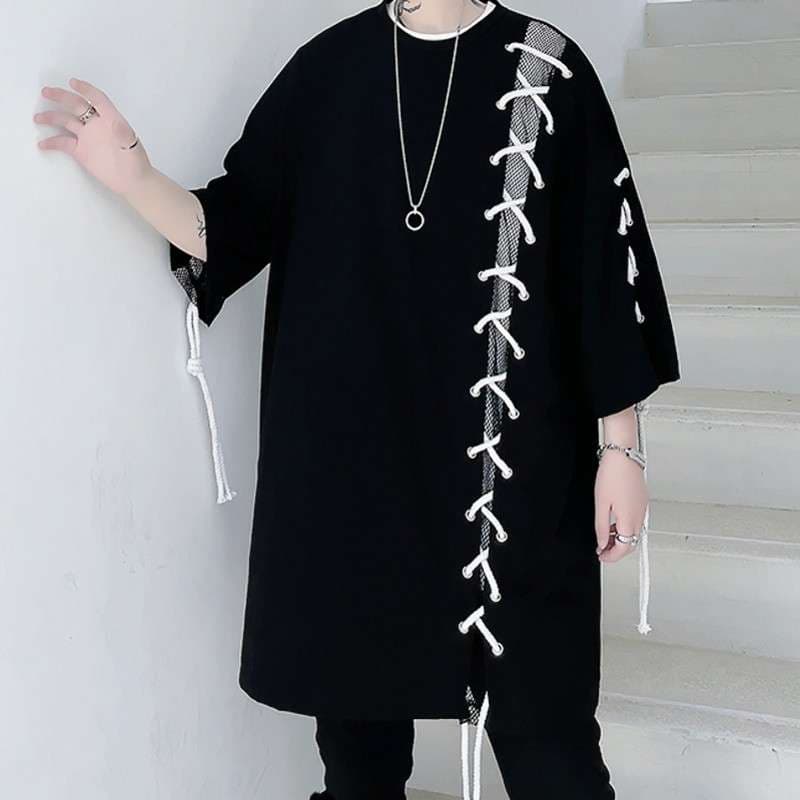 黒コーデ レースアップデザイン オーバーサイズ ブラックTシャツ