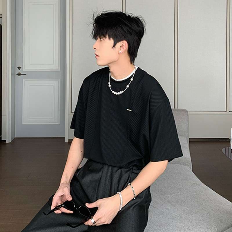 黒コーデ モードスタイル オーバーサイズTシャツ
