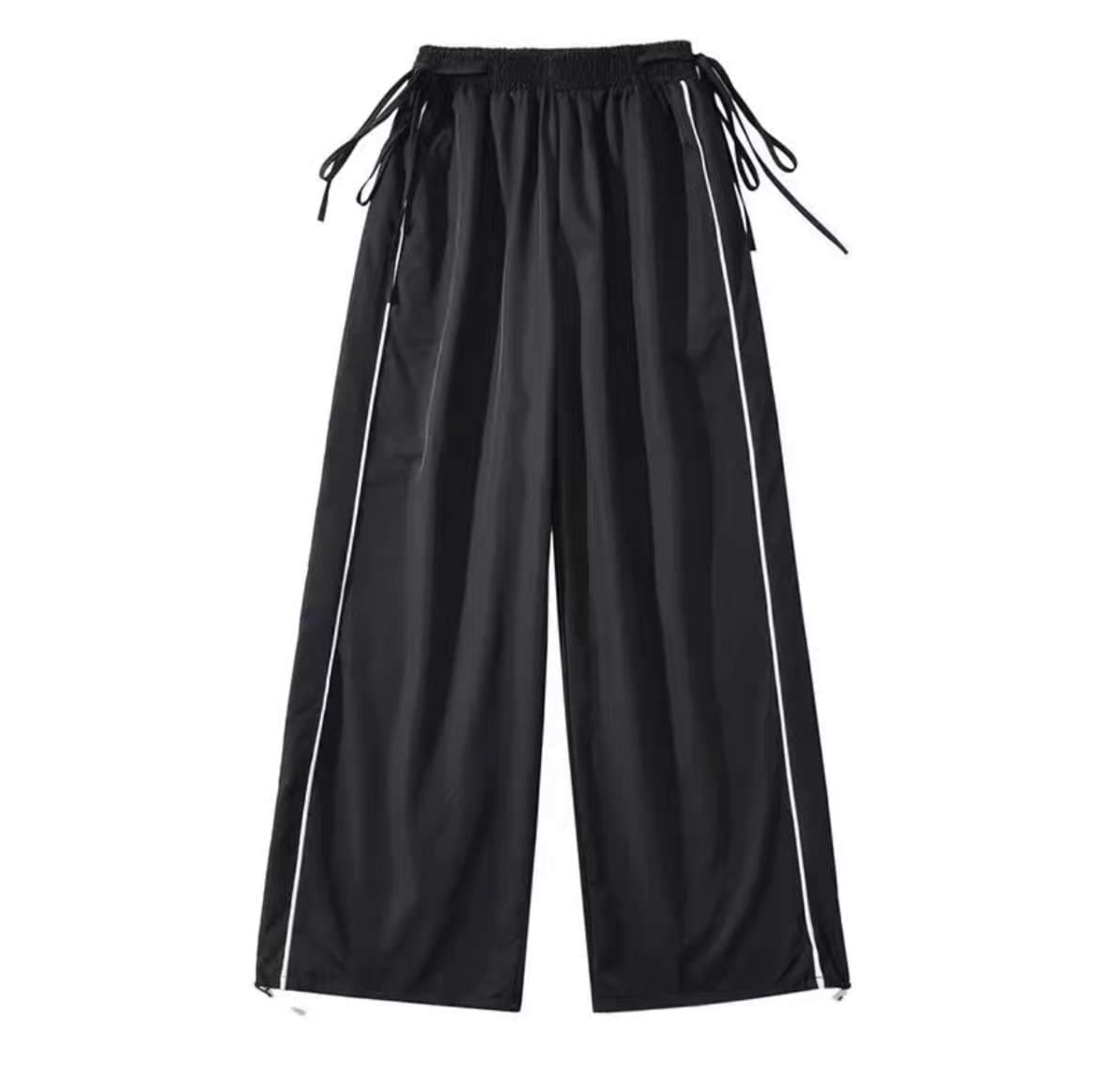 黒コーデ ストリートスタイル ワイドレッグトラックパンツ