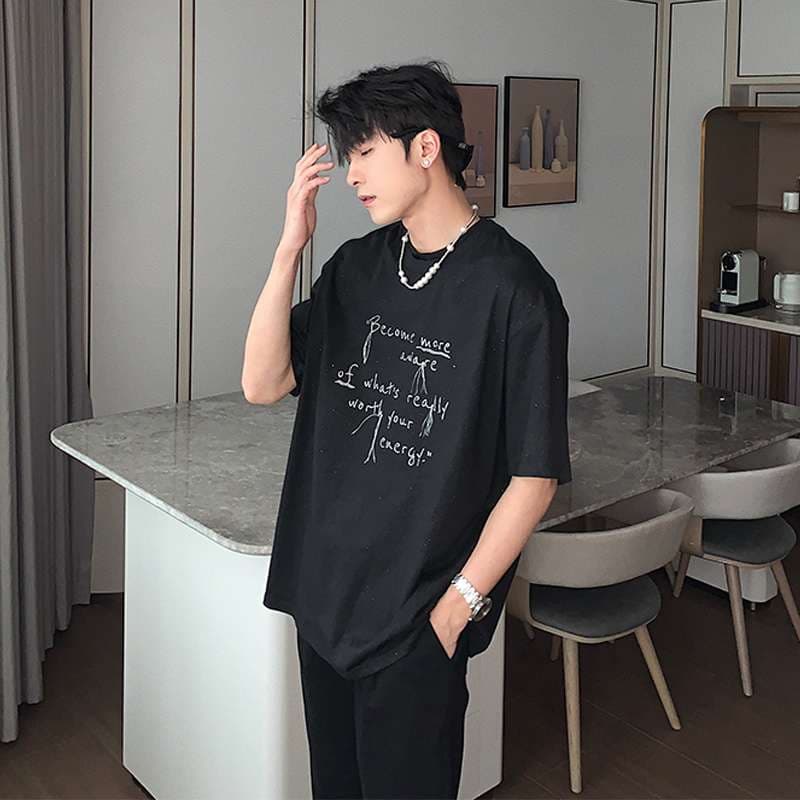 黒コーデ スタイリッシュブラックスキニーパンツ