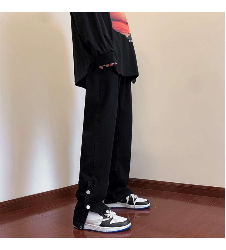 黒コーデ サイドボタン付きワイドレッグブラックパンツ