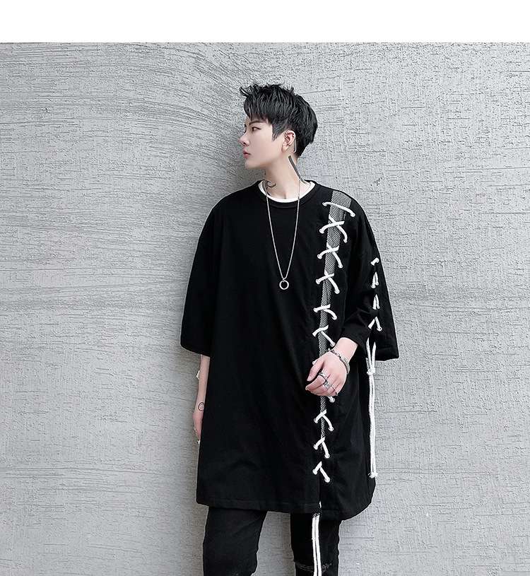 黒コーデ レースアップデザイン オーバーサイズ ブラックTシャツ
