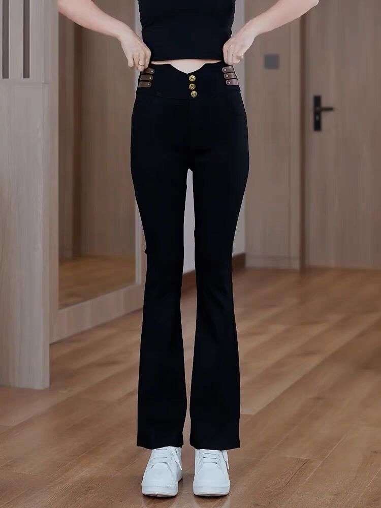 黒コーデ ハイウエストフレアパンツ