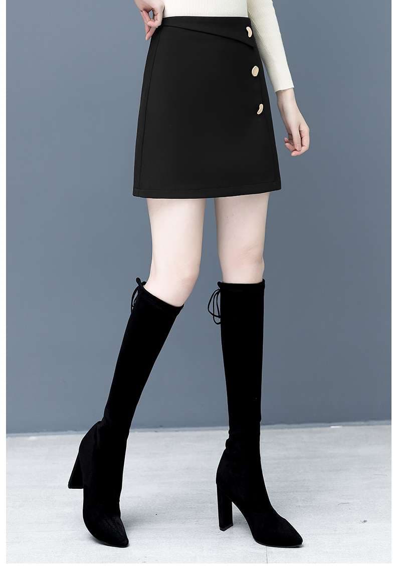 黒コーデ ミニスカート