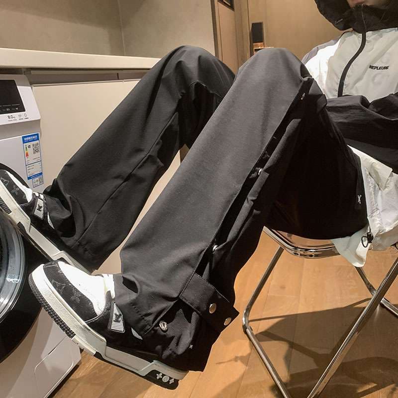 黒コーデ サイドスナップストレートパンツ