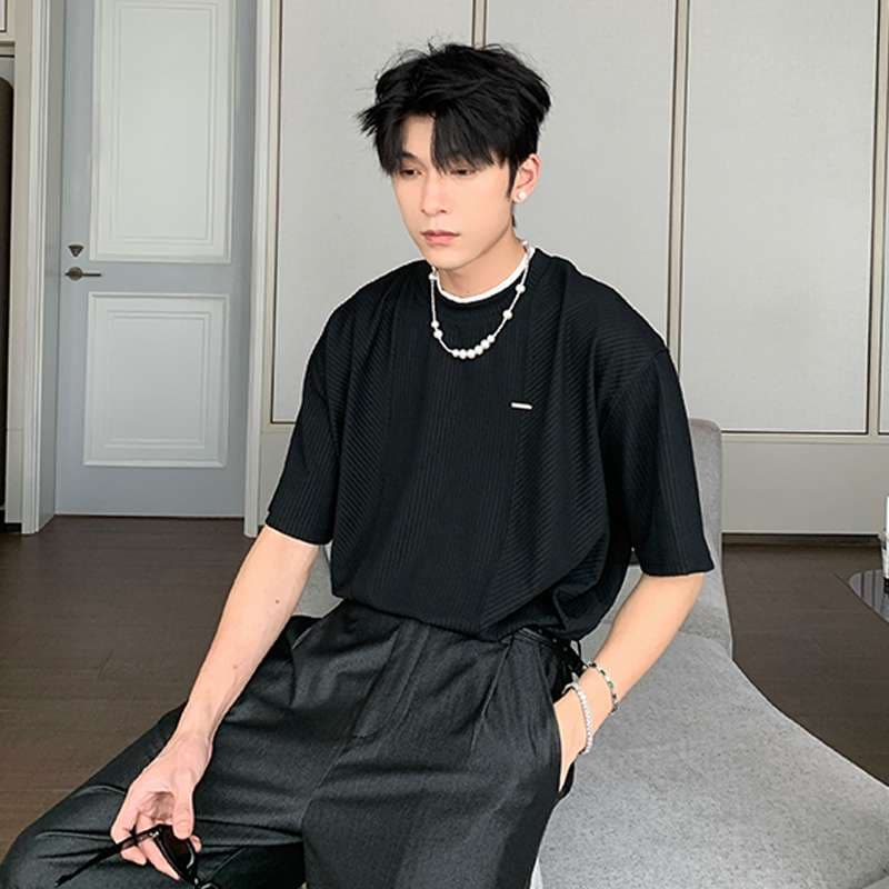 黒コーデ モードスタイル オーバーサイズTシャツ