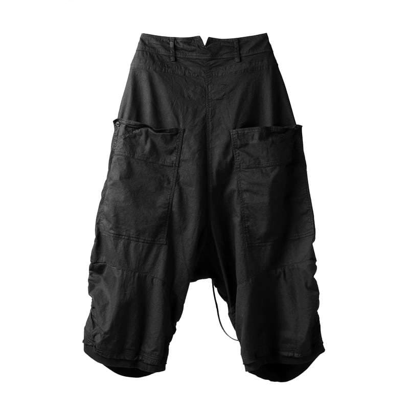 黒コーデ ドロップクロッチ ワイドカーゴパンツ