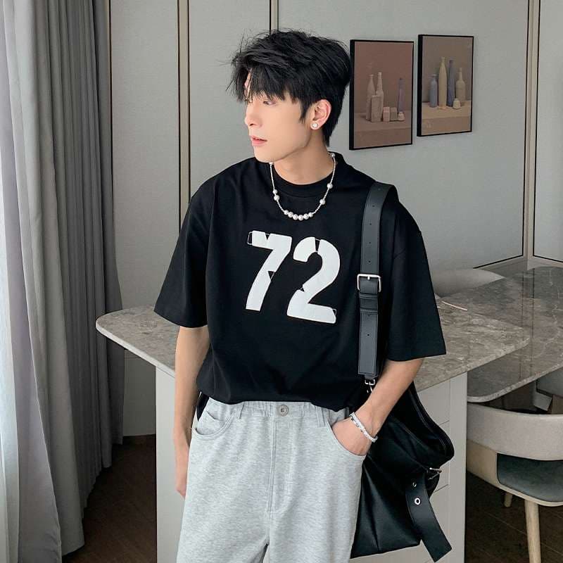 黒コーデ モノトーンスタイリッシュ72ナンバーTシャツ