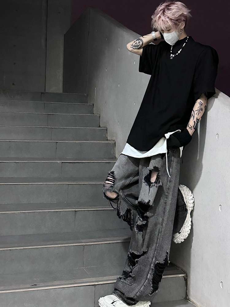 黒コーデ ダメージ加工ブラックワイドデニムパンツ