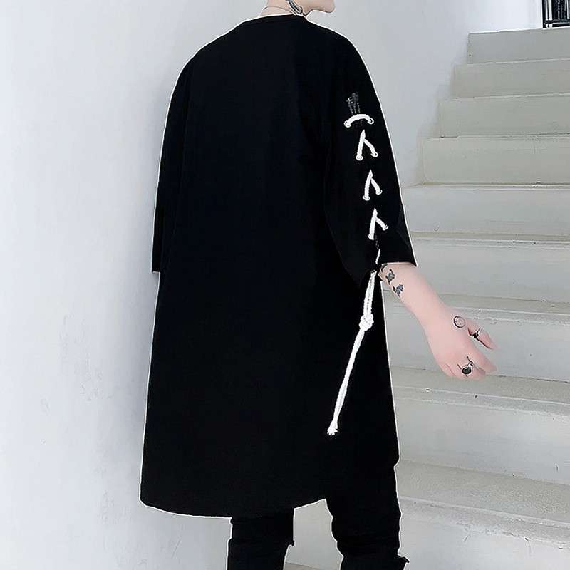 黒コーデ レースアップデザイン オーバーサイズ ブラックTシャツ