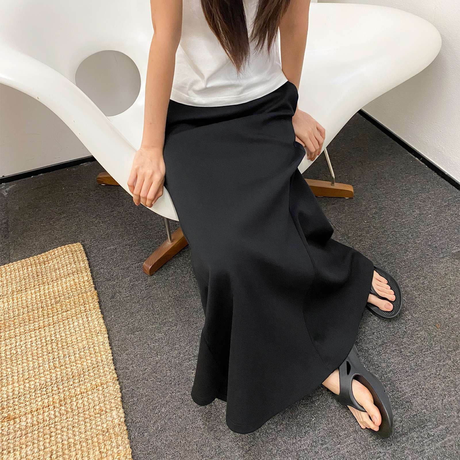 黒コーデ フルレングスマキシスカート