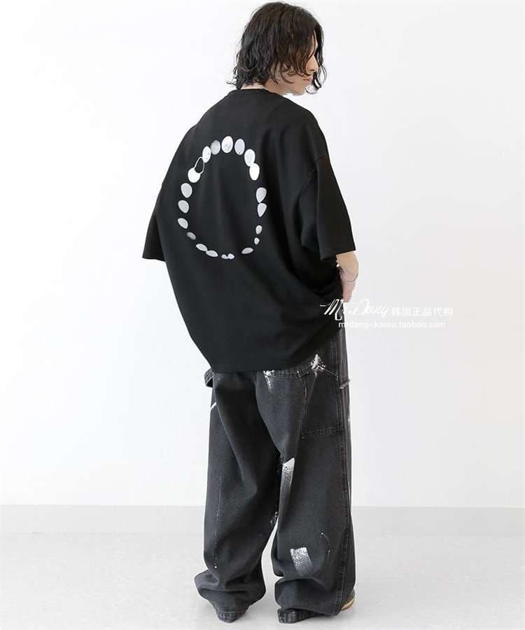 黒コーデ 月の満ち欠けモチーフオーバーサイズTシャツ