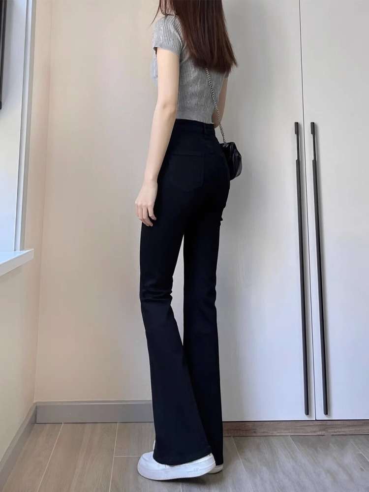 黒コーデ ハイウエストフレアパンツ