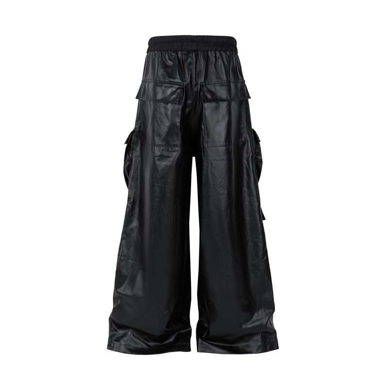 黒コーデ カーゴポケット付きワイドパンツ