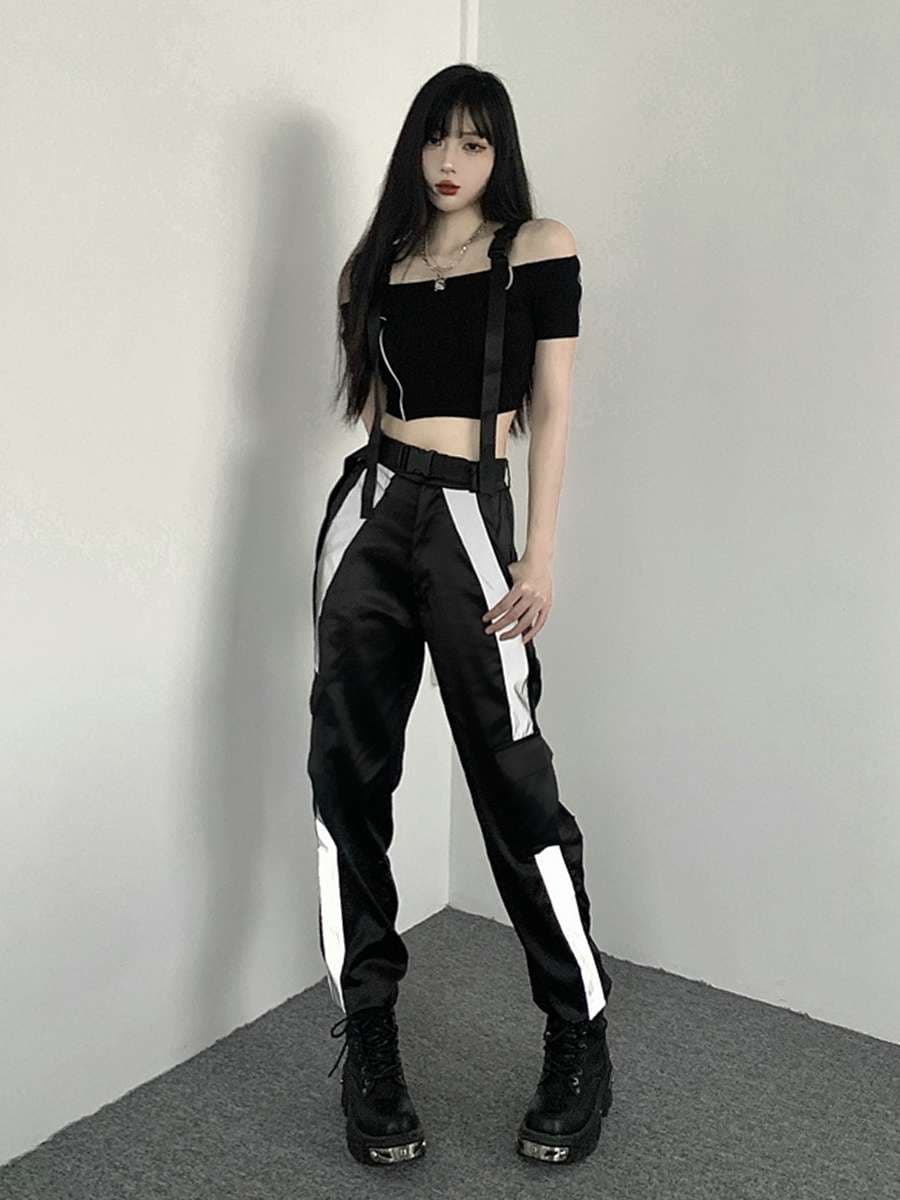 黒コーデ オフショルダーストラップ付きクロップトップス