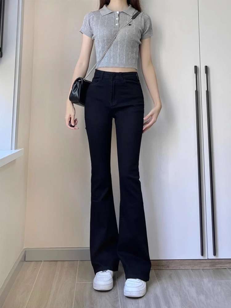 黒コーデ ハイウエストフレアパンツ