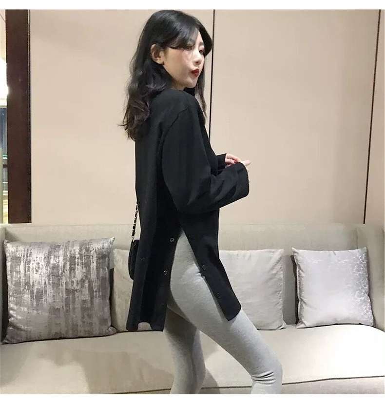 黒コーデ サイドスリット入りオーバーサイズロングTシャツ