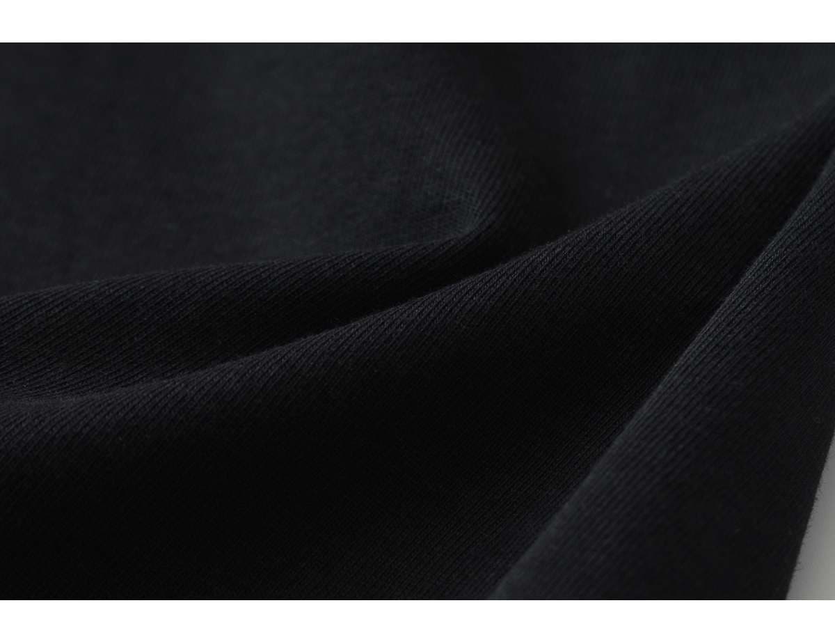 黒コーデ オーバーサイズ モノトーン ストリートTシャツ