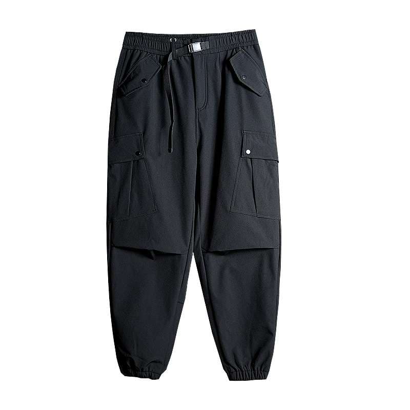 黒コーデ アーバンテックカーゴジョガーパンツ