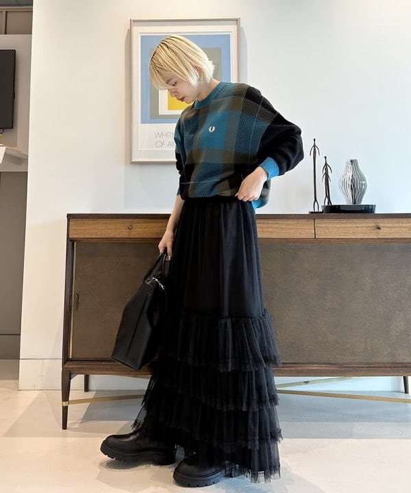 黒コーデ ふんわりチュールティアードロングスカート