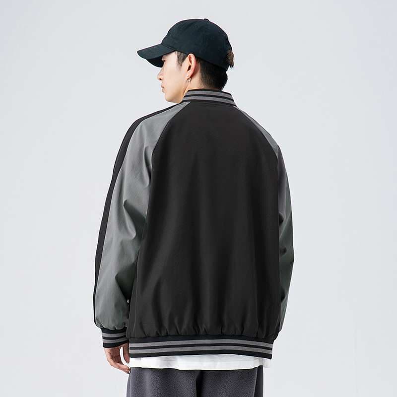 黒コーデ ツートーンバーシティジャケット